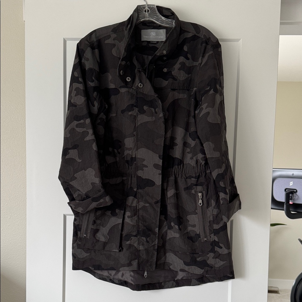 Tart women’s camo jacket medium